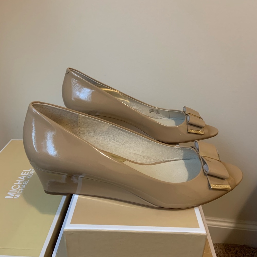 New MK patent leather peep toe shoes